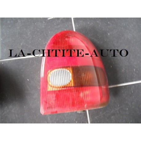 FEUX ARRIERE  CHAUFFEUR BAROODER / MEDIA